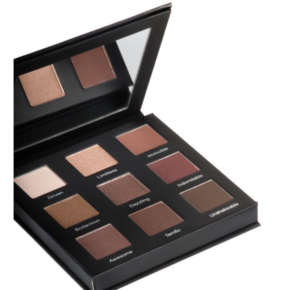 NWT RealHer shadow palette - Picture 3 of 4